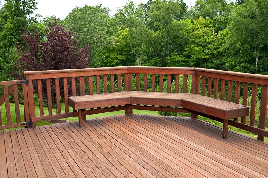 corner-of-wooden-deck-with-built-in-bench-granbury-tx
